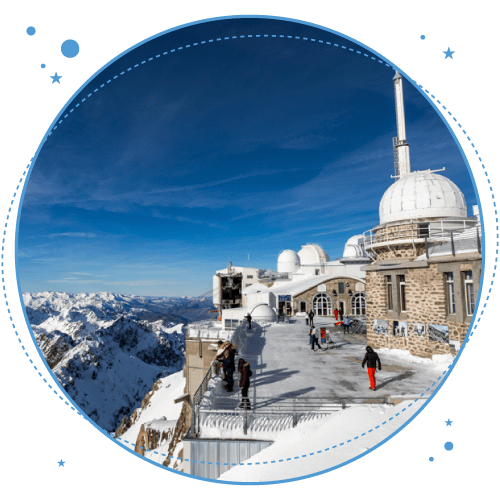 Fondé en 1878 par une société savante et pyrénéiste du nom de Ramond (en hommage à sa figure tutélaire Ramond de Carbonnière) l’observatoire du pic du Midi de Bigorre est une manifestation spectaculaire d’une forme de relation entre Humanité et Nature qui émerge au XIXe siècle.